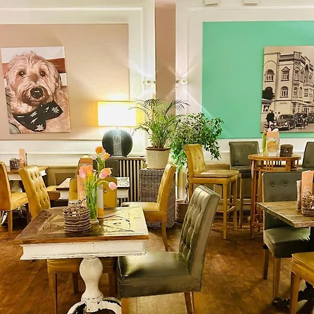 Gaestehaus Cafe Orth 1 *